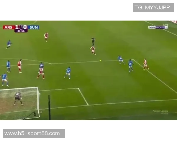 枪手攻势如潮苏维门迪射门中柱埃泽凌空机会被扑救